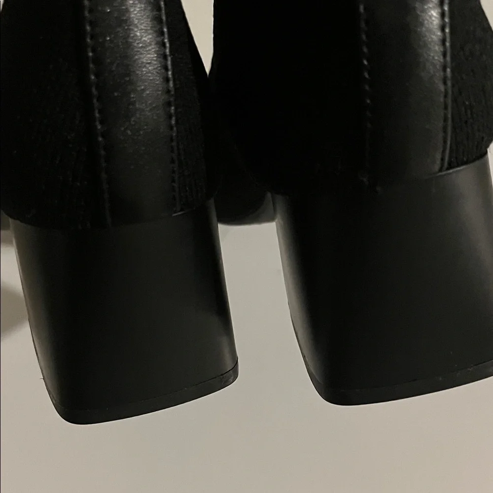 Cushionaire Elegant Black Ankle‎ Knit Boots With Memory Foam  For Women Size 9 W